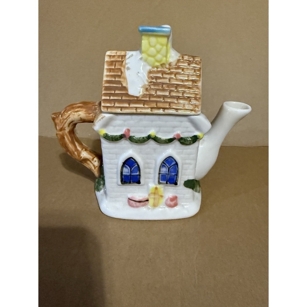 Vintage Houston Harvest Christmas Cottage Teapot